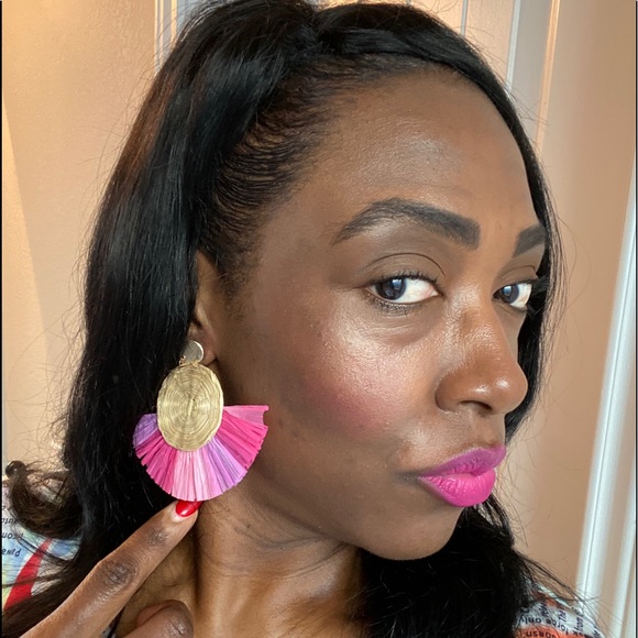 Round Rattan Raffia Fringe Dangle Earrings - Picture 3 of 3